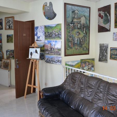 Hotel Gallery Mestia Esterno foto