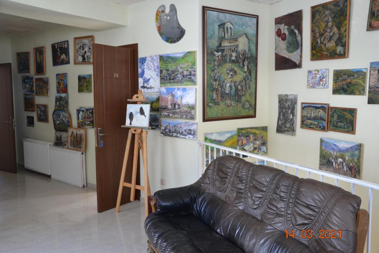 Hotel Gallery Mestia Esterno foto